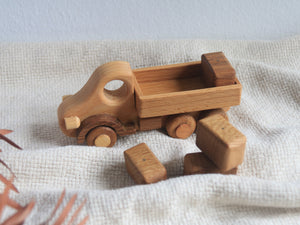 Wooden Truck (with 4 magnetic blocks)